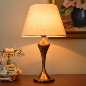 Simple modern American table lamp bedroom bedside table lamp home European retro warm warm light remote control
