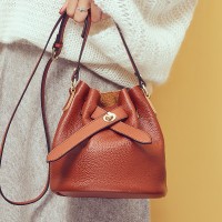 Spring and summer new products trendy wild single product simple temperament shoulder messenger bag leather first layer cowhide bucket bag female bag