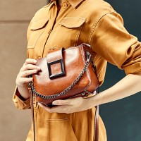 New Korean version of oil wax leather large capacity chain square buckle bag shoulder messenger leather female bag wild small square bag