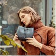 First layer cowhide bag female new fashion wild niche design lychee pattern bucket bag female shoulder messenger bag