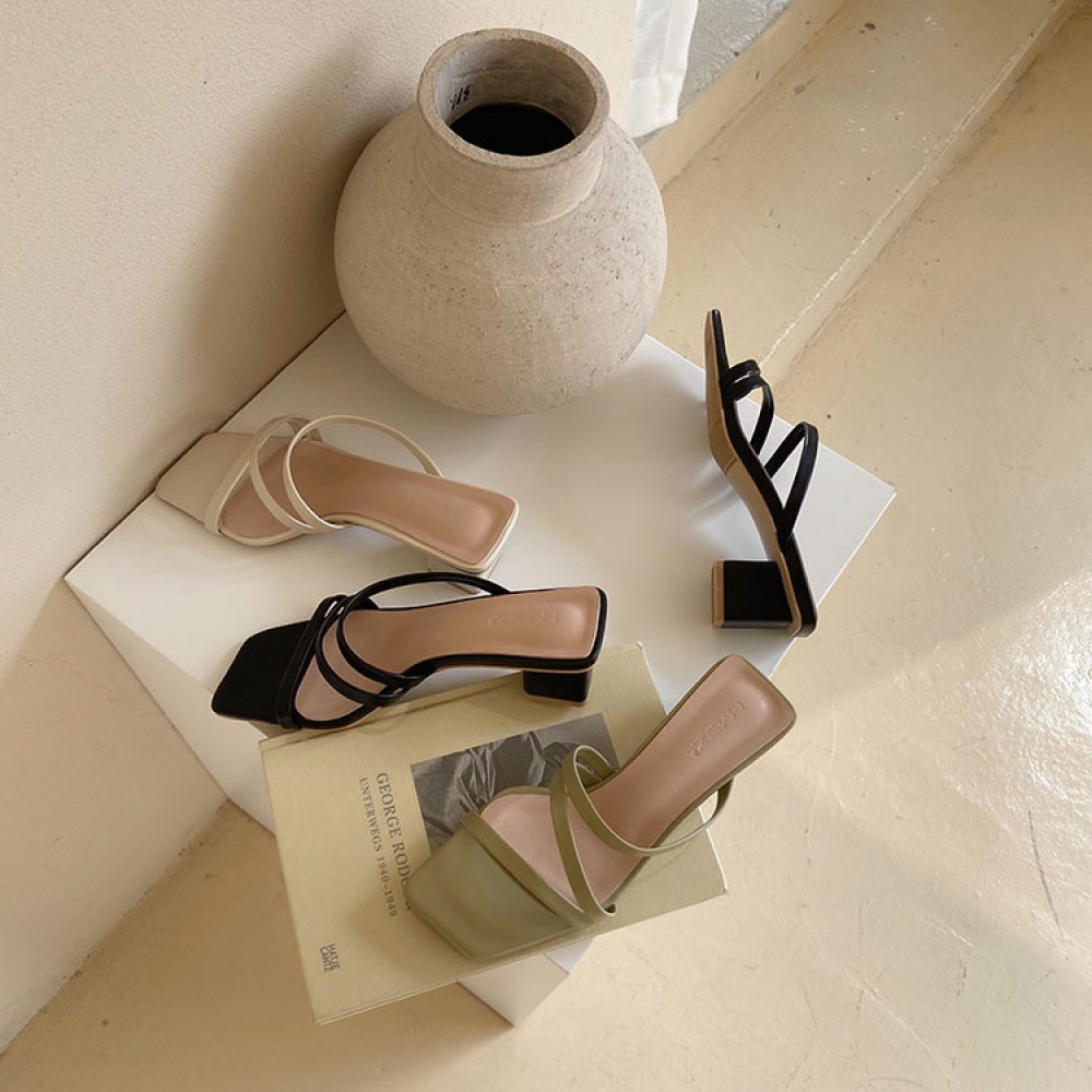 Sexy square head thick medium-heeled slippers female summer wear Roman thin belt holiday OL beach open-toe sandals